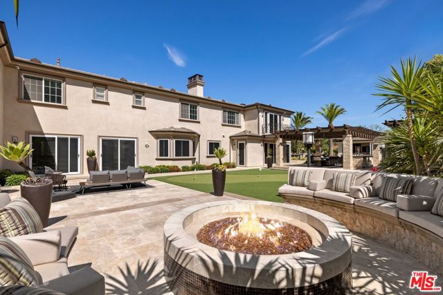 2855 Oak Knoll Drive, Diamond Bar CA: https://media.crmls.org/mediaz/b506f68a-d649-4d41-ada5-afb418c3ba34.jpg