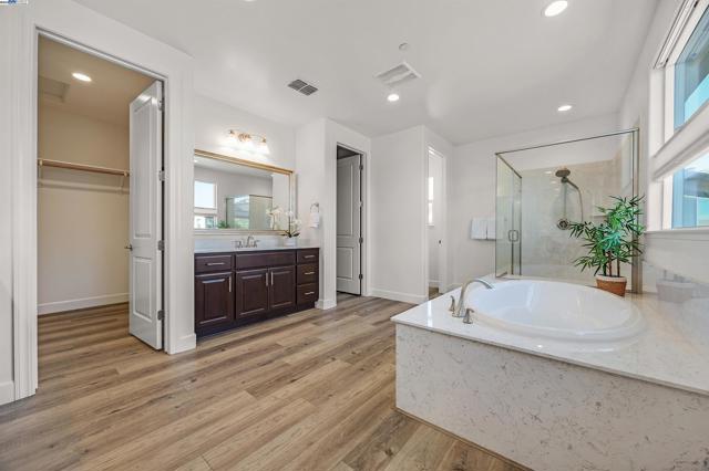 2288 Jessica Way, Tracy CA: https://media.crmls.org/mediaz/b5074f8d-1a16-4dce-974d-4eabc9fe085c.jpg