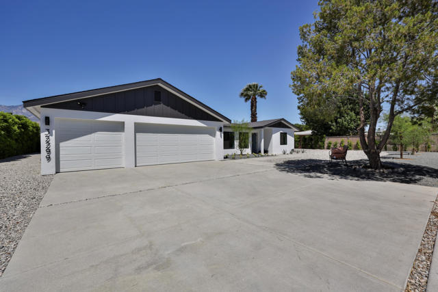 32299 Whispering Palms Trail, Cathedral City CA: https://media.crmls.org/mediaz/b50811dc-0529-4949-878b-5366f4769da5.jpg