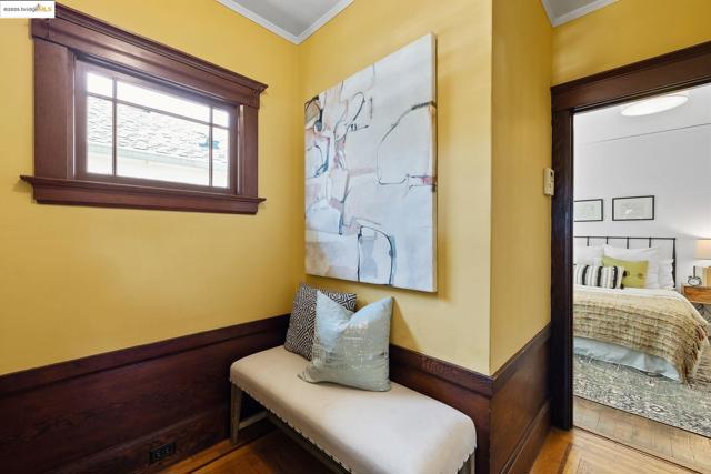 393 43Rd St, Oakland CA: https://media.crmls.org/mediaz/b50821bd-43d3-4832-bb7b-89b5e9695727.jpg