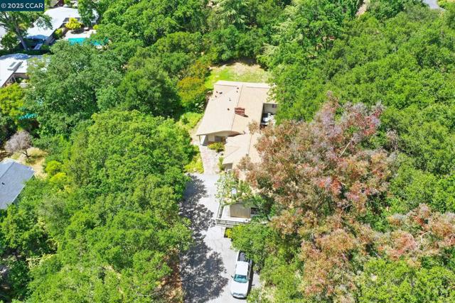 3363 Mcgraw Ln, Lafayette CA: https://media.crmls.org/mediaz/b50832c4-7724-478e-8687-a0a4a9d08fb0.jpg