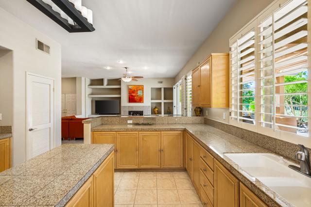 285 Kavenish Drive, Rancho Mirage CA: https://media.crmls.org/mediaz/b508439f-e4f1-4210-8094-6884884a1f2f.jpg