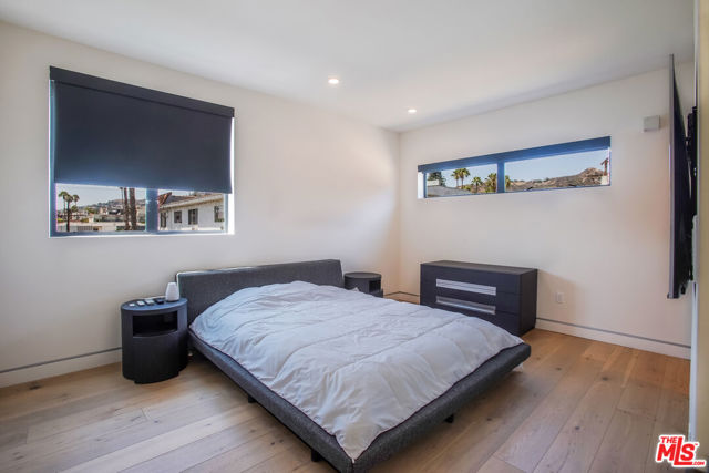 1337 N Fuller Avenue, Los Angeles CA: https://media.crmls.org/mediaz/b5086118-0b02-4d16-a727-854c91dc2a97.jpg