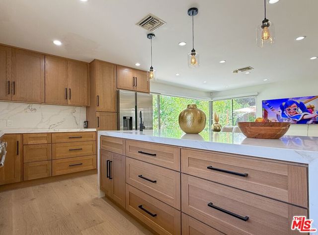 4108 Valley Vista Court, Sherman Oaks CA: https://media.crmls.org/mediaz/b50924f5-e80a-4aac-a961-d61c0e030a79.jpg