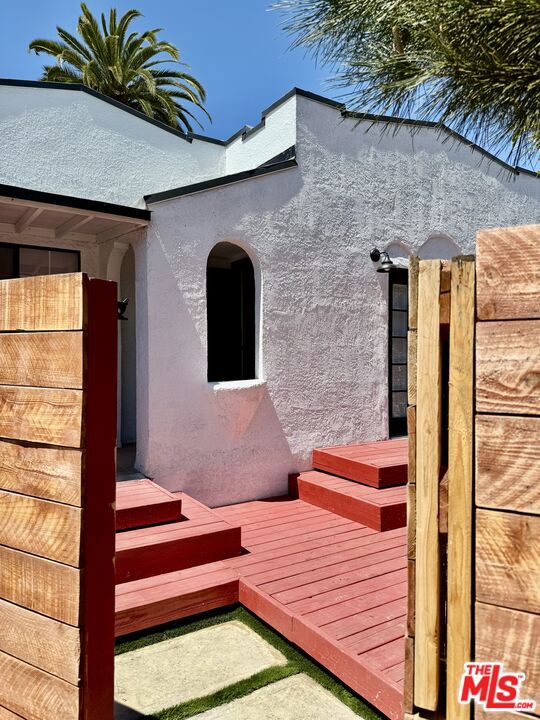 2927 S West View Street, Los Angeles CA: https://media.crmls.org/mediaz/b5093eb1-5ce8-4e34-ba24-8559fc070b3f.jpg