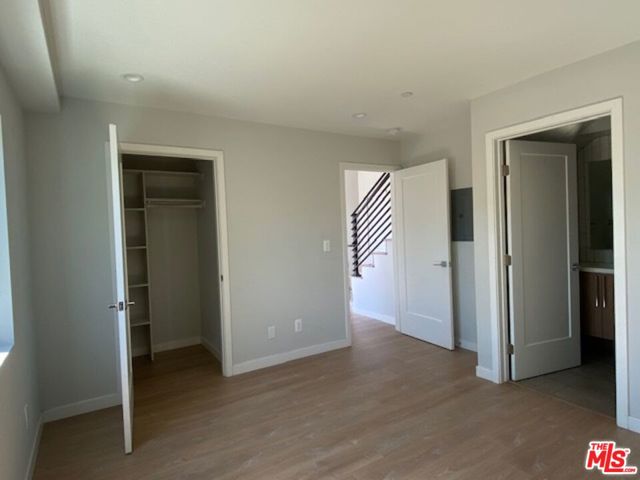 4937 1/2 W 20th Street, Los Angeles CA: https://media.crmls.org/mediaz/b509802d-3e48-4076-86c2-93a81623becc.jpg