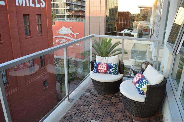 1431 Pacific Hwy, San Diego CA: https://media.crmls.org/mediaz/b50986b7-36e3-4ea2-b100-59c6e6edcf70.jpg