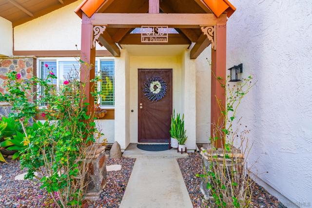 6433 La Paloma Street, Carlsbad CA: https://media.crmls.org/mediaz/b5098e81-990d-49e0-9c52-f72fc76badb6.jpg