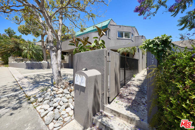 253 Fairview Street, Laguna Beach CA: https://media.crmls.org/mediaz/b509b91d-1c4a-478e-8f38-a77069f8ca6c.jpg