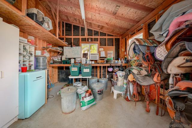 12052 Sky View Dr, Valley Center CA: https://media.crmls.org/mediaz/b509c351-bc8e-44bf-96f4-827d5edb00a0.jpg