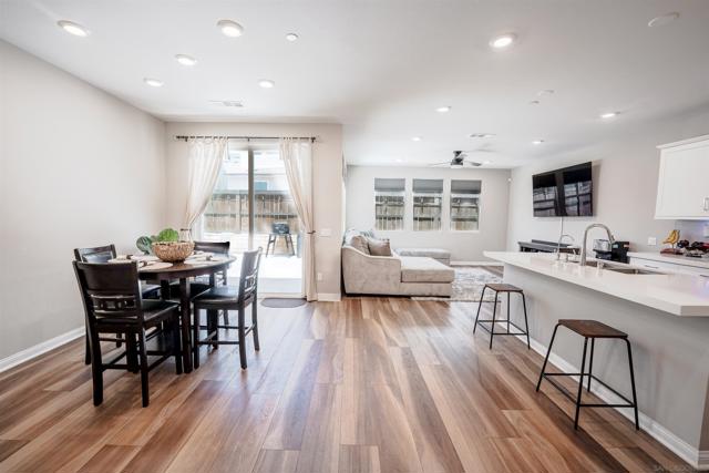 1777 Whitmore Loop, Chula Vista CA: https://media.crmls.org/mediaz/b509d459-b6ec-4411-acaa-b36dd69badf6.jpg