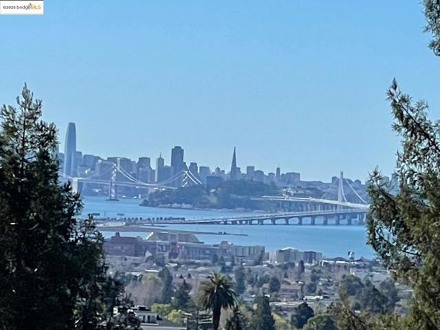 80 Oak Ridge Rd, Berkeley CA: https://media.crmls.org/mediaz/b50a002b-85e6-43af-8f94-7bfde7a77d99.jpg