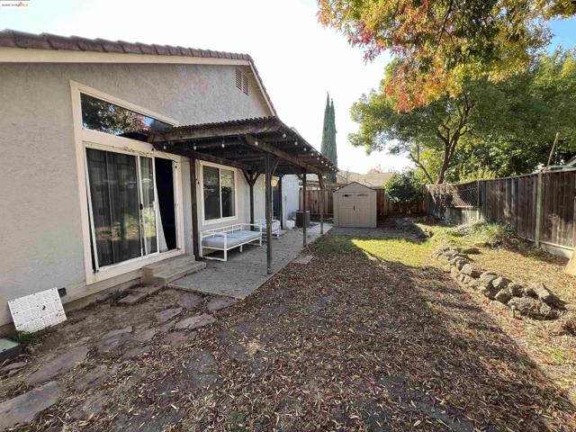 293 Amberleaf Way, Brentwood CA: https://media.crmls.org/mediaz/b50a0651-e540-473a-997f-01515d45feb5.jpg