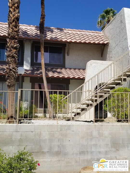 1816 N Mira Loma Way, Palm Springs CA: https://media.crmls.org/mediaz/b50a2d25-da72-4e1e-9d2b-51990bb38183.jpg