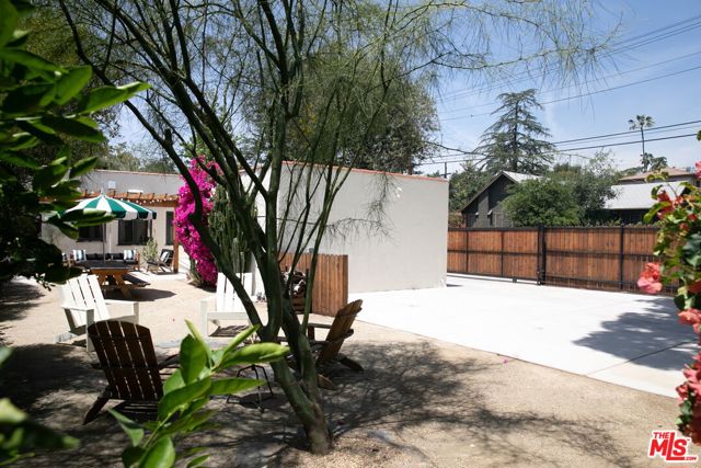898 N Chester Avenue, Pasadena CA: https://media.crmls.org/mediaz/b50a5a1e-892c-420b-99b0-8636ed90fb30.jpg