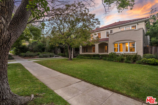 1622 N Orange Grove Avenue, Los Angeles CA: https://media.crmls.org/mediaz/b50b7852-5738-460c-8f9f-db35bf3d54fc.jpg
