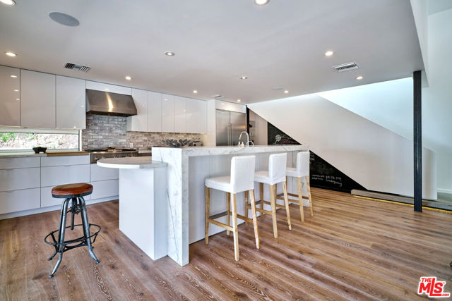6342 Innsdale Drive, Los Angeles CA: https://media.crmls.org/mediaz/b50be540-f546-4fea-9fe1-8d87ceedb730.jpg