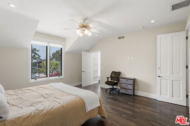 15515 Collina Strada, Los Angeles CA: https://media.crmls.org/mediaz/b50c6a2b-2901-437f-a509-260d375285aa.jpg