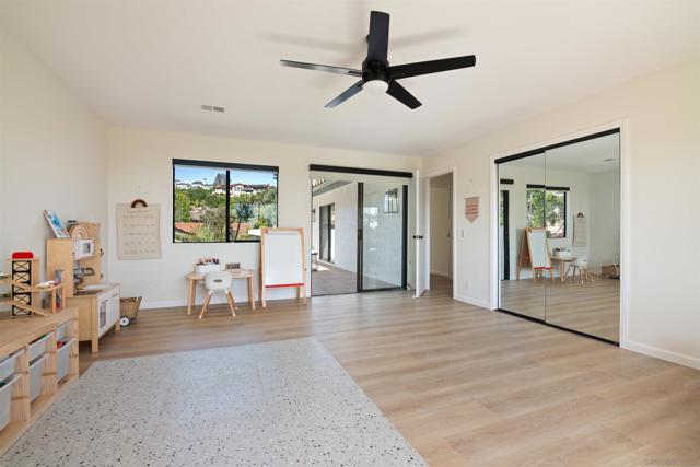 2524 Luciernaga St, Carlsbad CA: https://media.crmls.org/mediaz/b50d6f16-dc33-4e73-a829-115c75bfb719.jpg