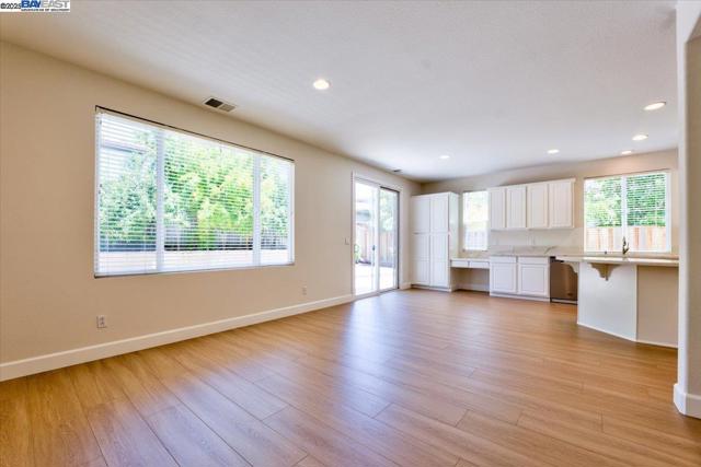 5615 Applegate Way, Dublin CA: https://media.crmls.org/mediaz/b50d7938-d8d2-47b5-adf4-d52b28ab68fe.jpg