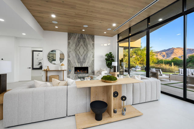 137 Kiva Drive Drive, Palm Desert CA: https://media.crmls.org/mediaz/b50ddd45-674e-4a16-8d90-094d356a3505.jpg
