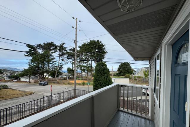 301 Channing Way, Pacifica CA: https://media.crmls.org/mediaz/b50ddffa-3ac2-4651-83e5-d15a63011f6f.jpg