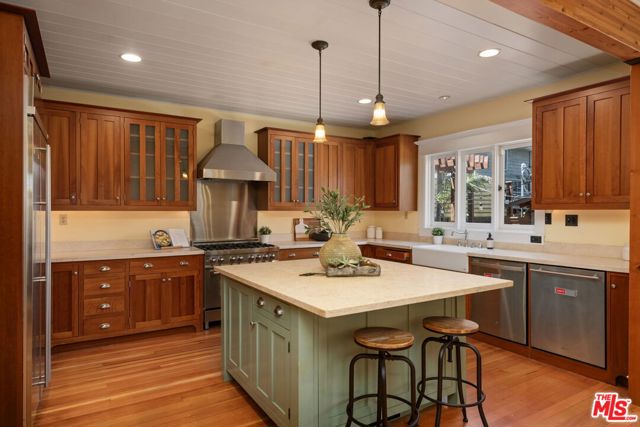 21 Park Avenue, Venice CA: https://media.crmls.org/mediaz/b50e1e7e-e95a-469a-aaa5-c359fe652f55.jpg