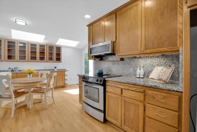 1583 Mitchell Way, Redwood City CA: https://media.crmls.org/mediaz/b50e40ab-e676-4653-ba08-bbc2990a706f.jpg