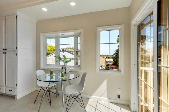 3709 Kenwood Avenue, San Mateo CA: https://media.crmls.org/mediaz/b50eb630-9921-4e1b-a11d-c30ef62c3890.jpg