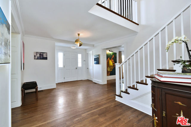 4444 Libbit Avenue, Encino CA: https://media.crmls.org/mediaz/b50ed430-f899-432e-845f-68fd4f4bc6e3.jpg