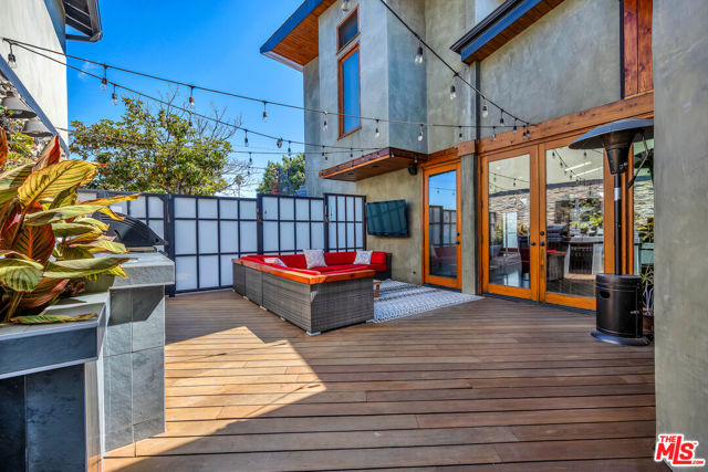 4450 Campbell Drive, Los Angeles CA: https://media.crmls.org/mediaz/b50ee82c-c666-4bd0-8e54-6add3918d74d.jpg