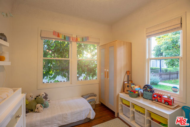 732 N Toledo Walk, Long Beach CA: https://media.crmls.org/mediaz/b50f2a6a-33d8-4fb5-a2d9-3206f42dd993.jpg