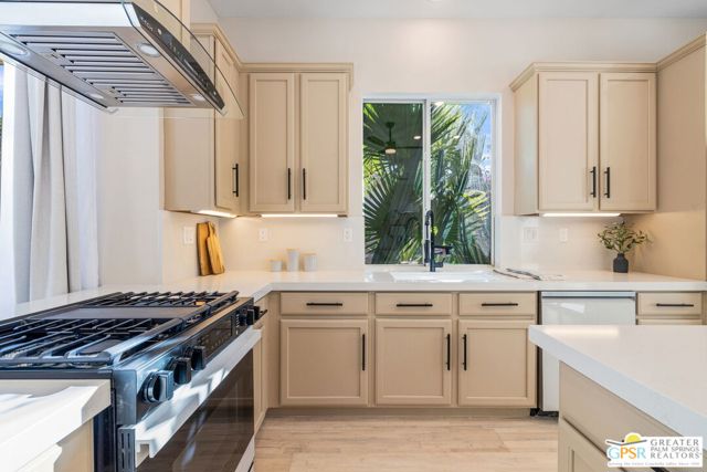 35871 Calle Raphael, Cathedral City CA: https://media.crmls.org/mediaz/b5103e12-4429-420b-b22d-d58b929c89c1.jpg