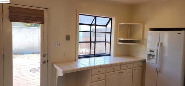3672 Del Monte Way, San Leandro CA: https://media.crmls.org/mediaz/b5110bdc-0552-42a7-9e07-65b336159fc1.jpg