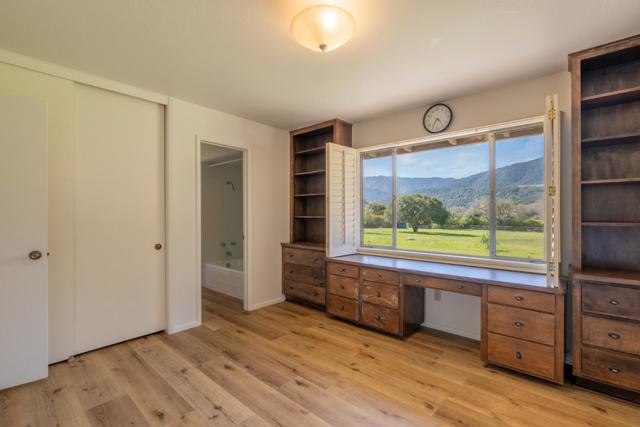 10 Ring Lane, Carmel Valley CA: https://media.crmls.org/mediaz/b51124e5-0c8d-42c5-a935-cdec6e3e7079.jpg