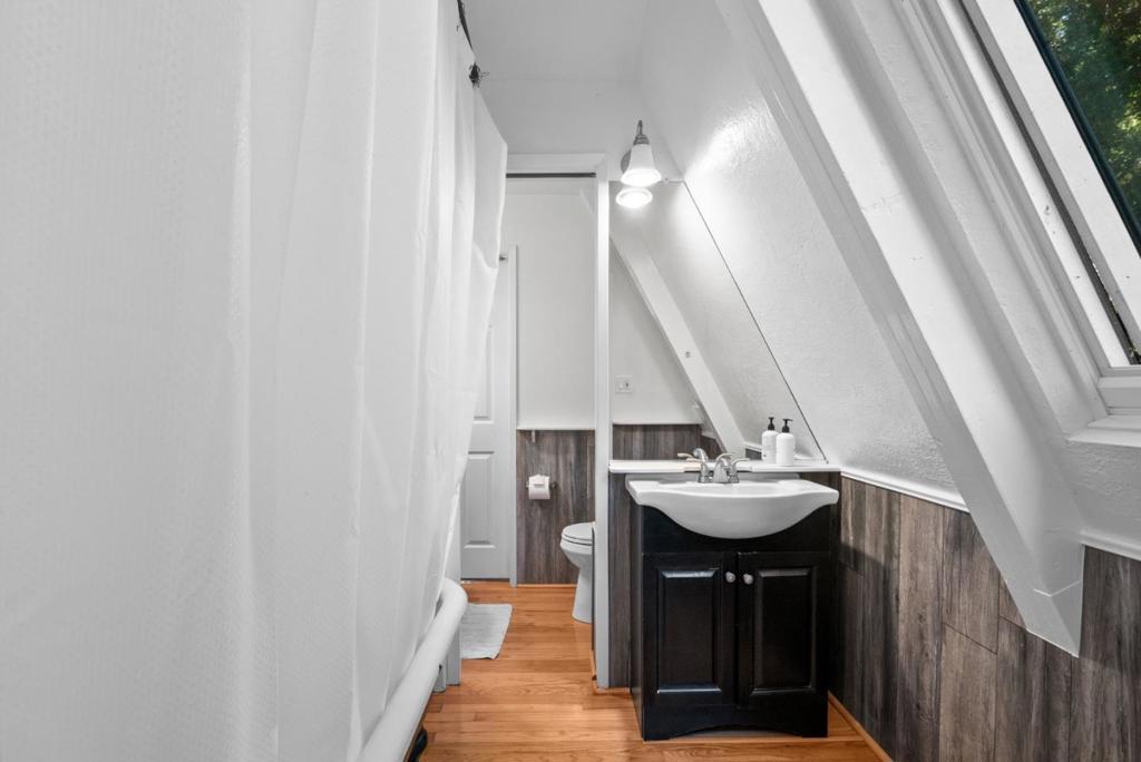 https://media.crmls.org/mediaz/b5114833-539c-4d41-b6cc-9697ccdfc157.jpg?preset=X-Large