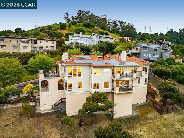 6585 Swainland Rd, Oakland CA: https://media.crmls.org/mediaz/b511b1ea-2465-476c-aa50-7605e287bf68.jpg