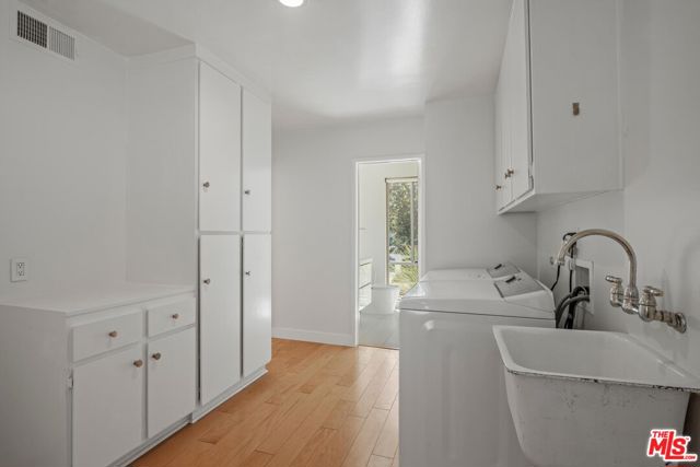 4207 Michelangelo Avenue, Woodland Hills CA: https://media.crmls.org/mediaz/b5121efa-3317-4915-a20a-839bd34e66a9.jpg