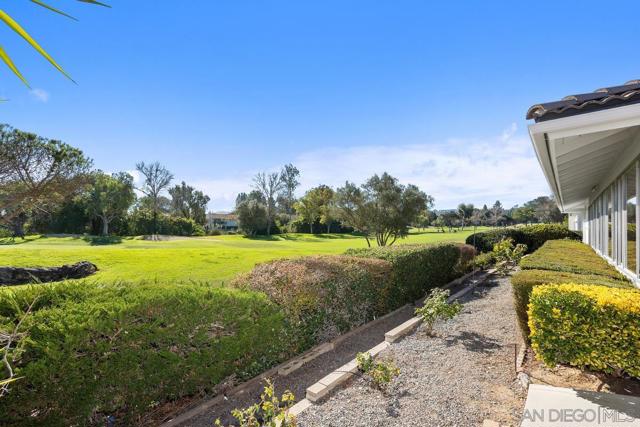 12039 Caminito Cadena, San Diego CA: https://media.crmls.org/mediaz/b5128680-b8e2-43cc-94aa-0e0f6b79e832.jpg