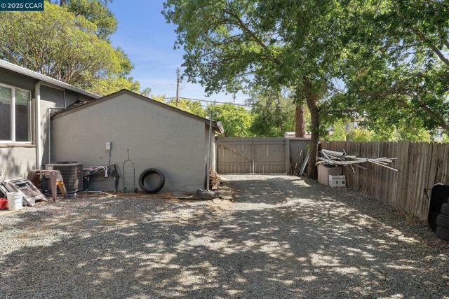 1580 3rd Ave, Walnut Creek CA: https://media.crmls.org/mediaz/b51360d4-71a2-4012-99ca-846898ab4611.jpg