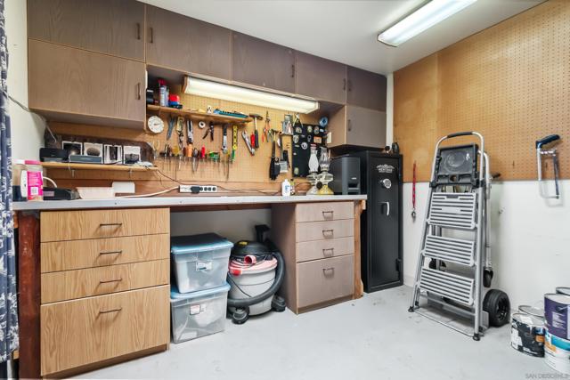 3719 Balboa Drive, Oceanside CA: https://media.crmls.org/mediaz/b51387c9-e5cb-4349-b079-df015d2dc4a0.jpg