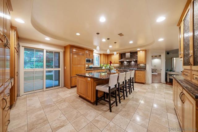 7102 Via Mariposa Norte, Bonsall CA: https://media.crmls.org/mediaz/b51392c4-bb2e-44eb-a9fa-be7a6ded3607.jpg