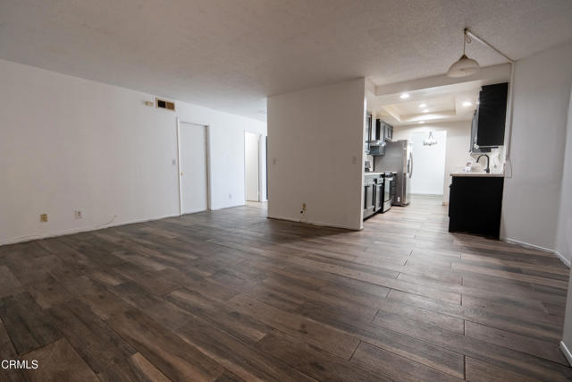 Detail Gallery Image 5 of 6 For 1501 Pisco Ln, Oxnard,  CA 93035 - 4 Beds | 3/1 Baths