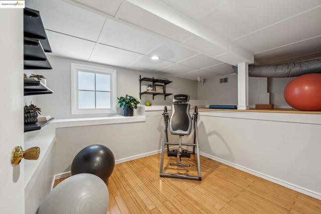 267 Columbia Ave, Kensington CA: https://media.crmls.org/mediaz/b5139ed5-a954-42e2-a023-1c2c575b9b2b.jpg