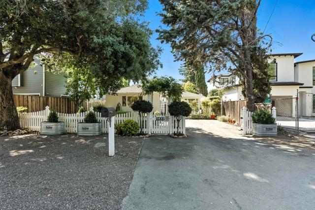 1422 W Selby Lane, Redwood City CA: https://media.crmls.org/mediaz/b513e973-0296-493f-899b-d4a2cd914fb9.jpg