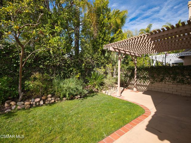 3127 La Casa Court, Thousand Oaks CA: https://media.crmls.org/mediaz/b51460a6-55d8-433e-ac38-5d476b9e15c5.jpg