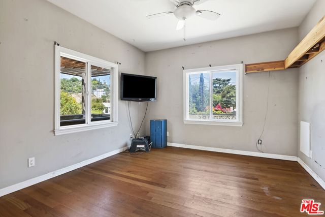1947 Whitmore Avenue, Los Angeles CA: https://media.crmls.org/mediaz/b514cf3e-f287-45f5-a2e8-ae4b8ffb2955.jpg