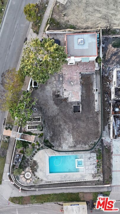 15021 Bestor Boulevard, Pacific Palisades CA: https://media.crmls.org/mediaz/b5150939-6e9d-4ed0-86c8-acfb576e5dff.jpg