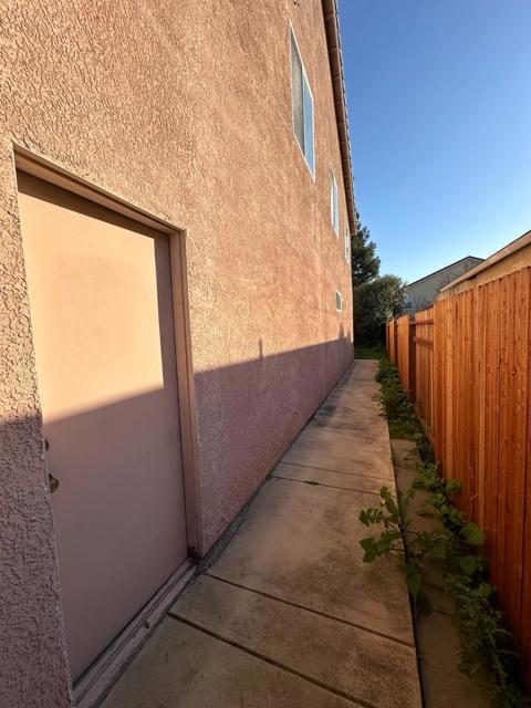 5116 Impala Run Place, Antelope CA: https://media.crmls.org/mediaz/b51513e7-da62-4855-bfa0-549b0b74bf85.jpg