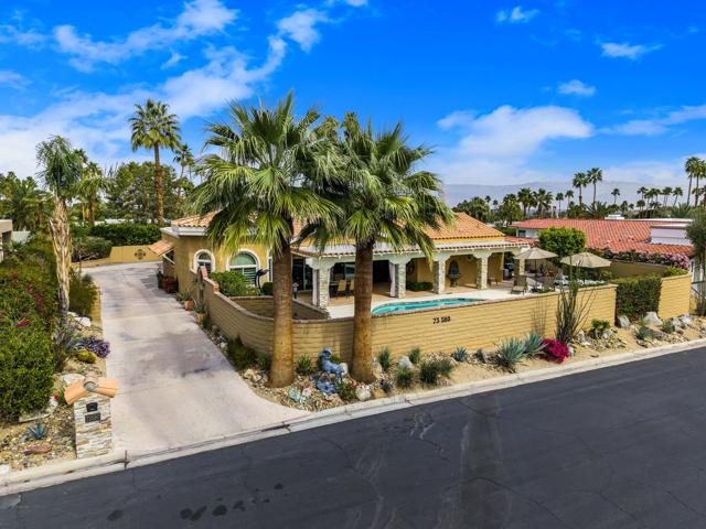 73580 Agave Lane, Palm Desert CA: https://media.crmls.org/mediaz/b5157cb2-5b55-4993-b305-cb24fc196f47.jpg